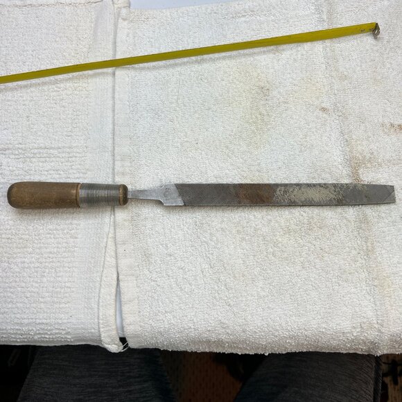 Grobet USA Double Cut Half Round File with Wood Handle - Picture 4 of 9